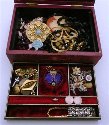 Lot 395 - Box of costume jewellery