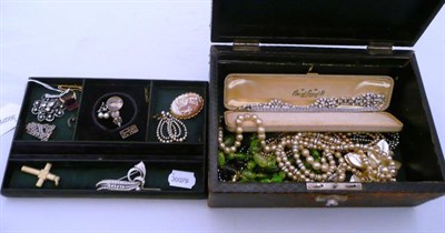 Lot 403 - A jewellery box containing assorted costume jewellery, an amethyst ring, a cameo brooch, etc