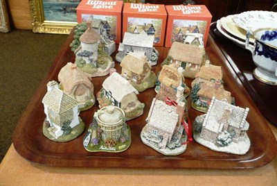 Lot 426 - A quantity of boxed Lilliput Lane models