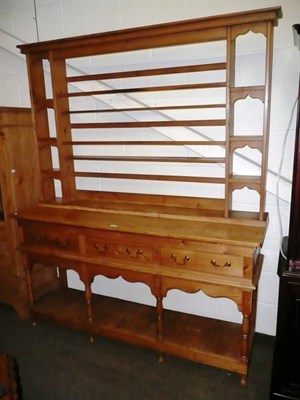 Lot 552 - Pine dresser