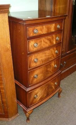 Lot 560 - Reproduction mahogany narrow five height chest of drawers