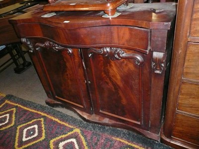 Lot 580 - Victorian mahogany chiffonier