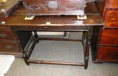 Lot 595 - Oak side table