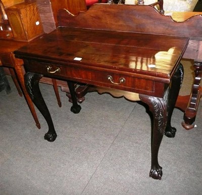 Lot 600 - 20th century mahogany card table