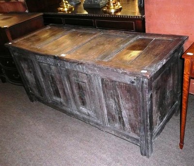 Lot 602 - An 18th/19th century oak coffer