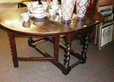 Lot 604 - 17th century oak gateleg table