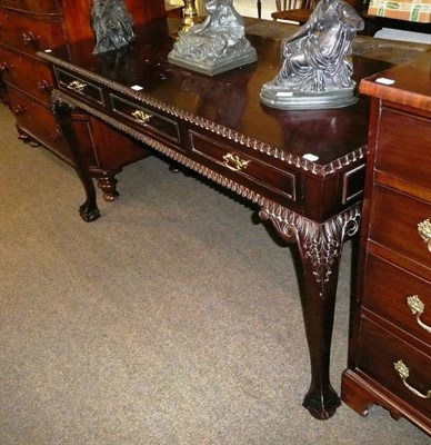 Lot 606 - Reproduction mahogany three drawer side table