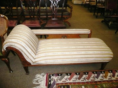 Lot 623 - Early 20th century oak chaise