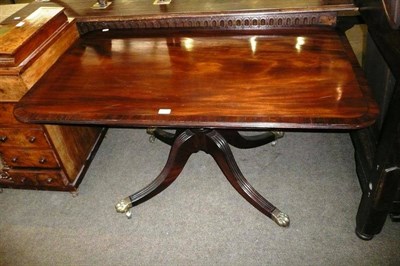 Lot 643 - A reproduction mahogany table