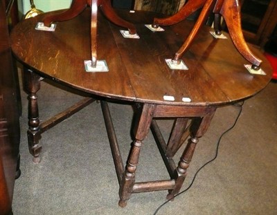 Lot 656 - Oak drop-leaf table