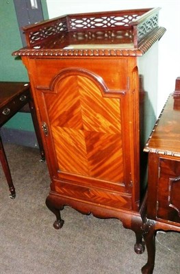 Lot 673 - Mahogany music cabinet