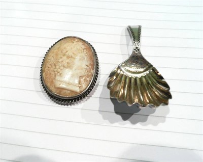Lot 69A - Early 19th century silver caddy spoon and a 19th century shell cameo