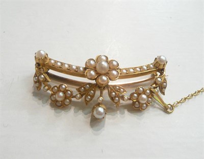 Lot 18 - Gold and seed pearl brooch