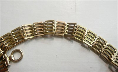 Lot 19 - A 9ct gold bracelet