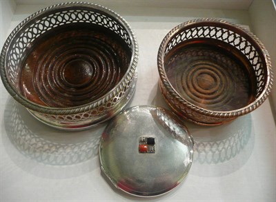 Lot 28 - Silver compact with engine-turned decoration and two bottle coasters