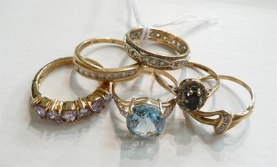 Lot 30 - Six assorted dress rings