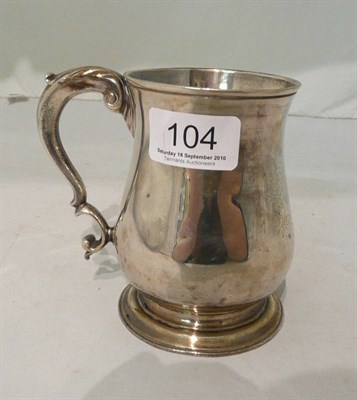 Lot 104 - Georgian silver mug, 10oz