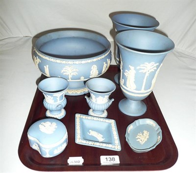 Lot 138 - Eight pieces of Wedgwood jasperware