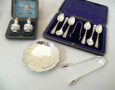 Lot 139 - Cased silver teaspoons and tongs, silver pepperettes, tongs and a silver dish