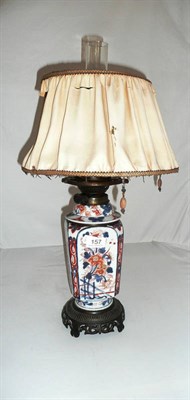 Lot 157 - Imari decorated table oil lamp