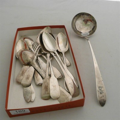 Lot 189 - Quantity of silver tablespoons, approx 18oz and plated flatware