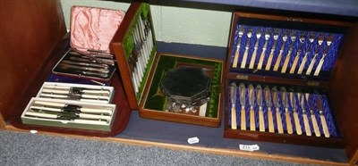 Lot 215 - Shelf of fish eaters, silver and plated flatware