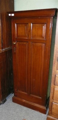 Lot 423 - An Edwardian walnut small cupboard