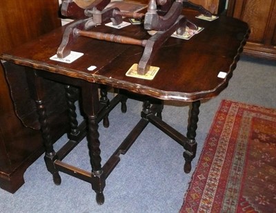 Lot 440 - A 1930's oak drop leaf table