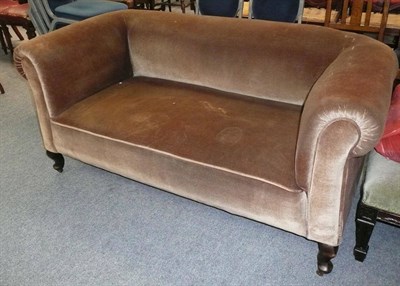 Lot 495 - Two-seater Chesterfield