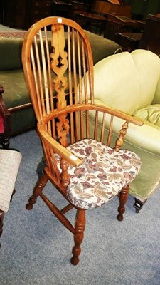 Lot 507 - A Windsor chair