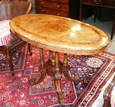 Lot 514 - A walnut oval centre table