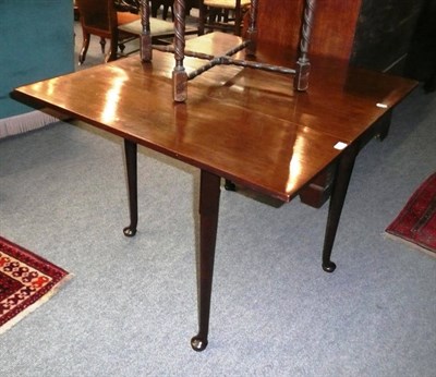 Lot 571 - Mahogany drop-leaf table