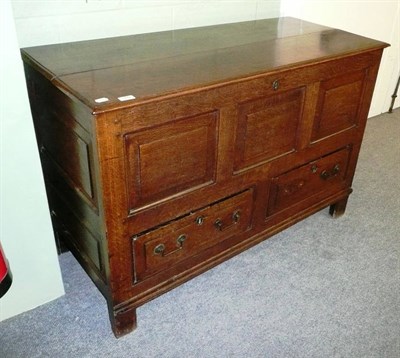 Lot 580 - Oak mule chest