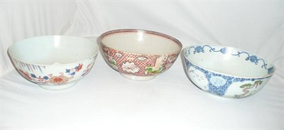 Lot 9 - Three Chinese export bowls