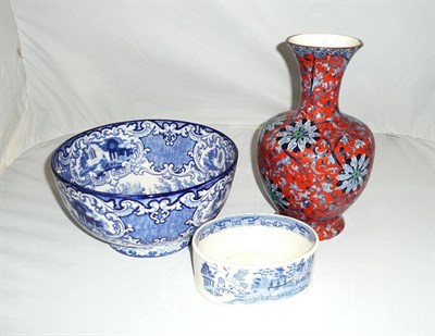 Lot 10 - An Abbey blue and white bowl, a "Ching" vase, and a Pearlware bowl (3)
