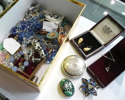 Lot 47 - A powder compact, another, a thimble, glass necklaces, brooches and costume jewellery, etc