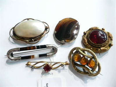 Lot 62 - An agate oval brooch, a Scottish hardstone brooch and four other brooches