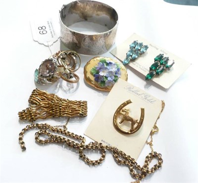 Lot 68 - A bangle (a.f.), ten assorted rings (mainly a.f.), a silver Scottish hardstone brooch (a.f.)...