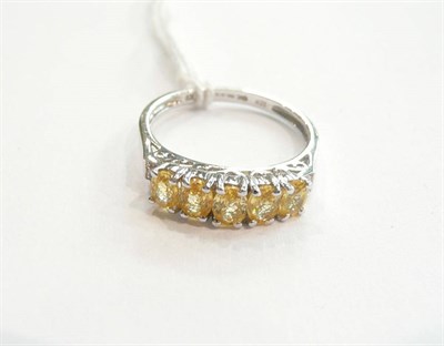 Lot 193 - Yellow sapphire ring