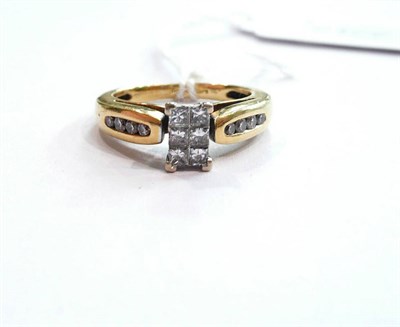 Lot 207 - An 18ct gold diamond cluster ring