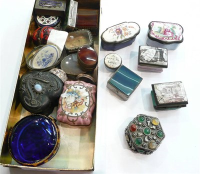 Lot 231 - Five enamel and other assorted snuff boxes