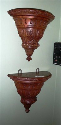 Lot 252 - Pair of wall brackets