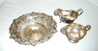 Lot 277 - Silver pierced bowl (11oz), a bowl (3oz) and silver sauceboat (5oz)