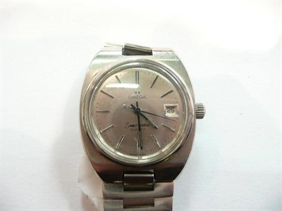 Lot 359 - A lady's stainless steel wristwatch signed Omega Seamaster Quartz