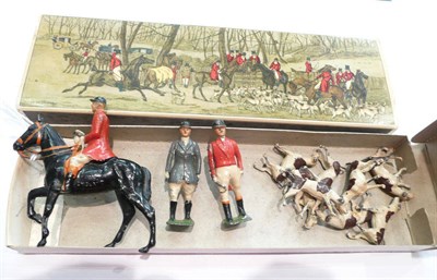 Lot 366 - Britain lead huntsmen figures and hounds (boxed)