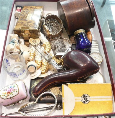 Lot 379 - Tray of collectables including a pipe