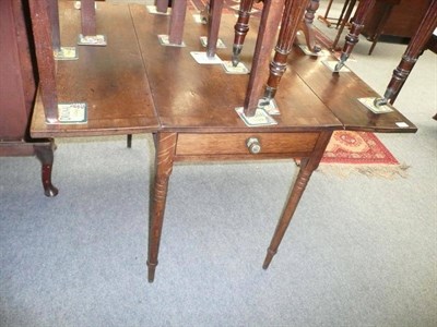 Lot 557 - Drop leaf table