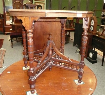 Lot 571 - Late Victorian walnut centre table