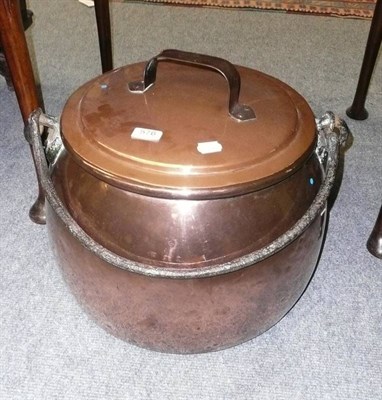 Lot 576 - Copper cauldron and lid and a copper jardiniere