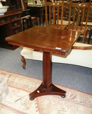 Lot 599 - An early Victorian mahogany pedestal table